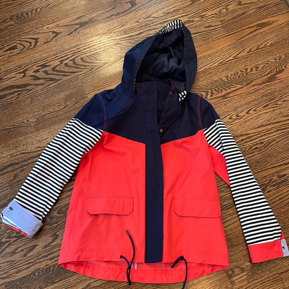 Unworn crown and Ivy rain jacket - unlined. Size Small